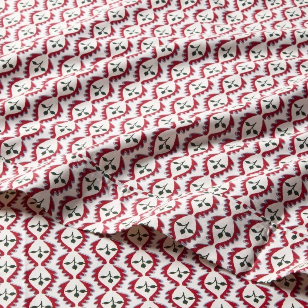 Threshold Red and White Woodleaf Geometric Bedding